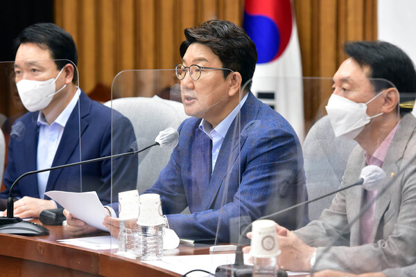 권성동 국민의힘 원내대표가 19일 서울 여의도 국회에서 열린 원내대책회의에서 발언을 하고 있다. 사진=뉴시스 