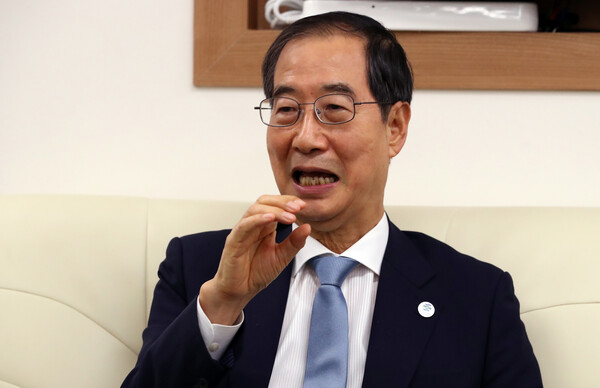 한덕수 국무총리가 30일 오전 세종시 정부세종청사에서 출입기자 간담회를 갖고 있다. 2022.08.30 사진=뉴시스