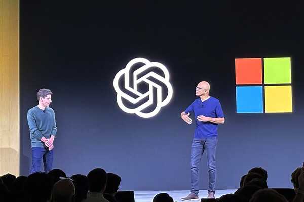 샘 올트먼(왼쪽) 오픈AI CEO, 사티아 나델라 마이크로소프트 CEO. 사진=뉴시스
