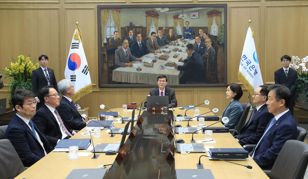 이창용 한국은행 총재가 22일 오전 서울 중구 한국은행에서 열린 금융통화위원회 본회의에서 회의를 주재하고 있다. 사진=뉴시스
