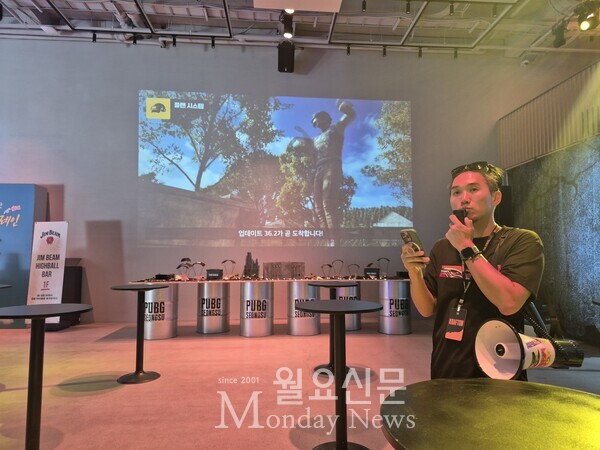 PUBG 성수의 서바이버 홀에 대해 설명 중인 정현섭 디렉터. 사진=편슬기 기자