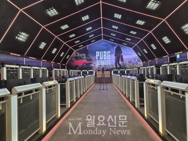 총 72대의 PC가 설치된 플레이 아레나 모습. 사진=편슬기 기자