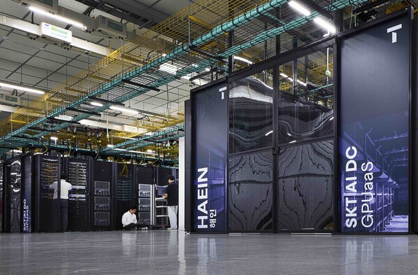 SK텔레콤이 최신 GPU 클러스터 해인 가동을 통해 K-소버린 AI 인프라 구축에 앞장선다. 사진=SK텔레콤