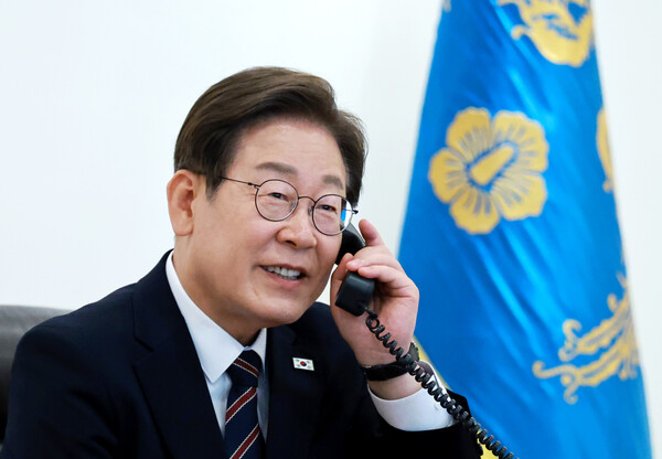 지난 6월 9일 이시바 시게루 일본 총리와 통화 중인 이재명 대통령. 사진=뉴시스