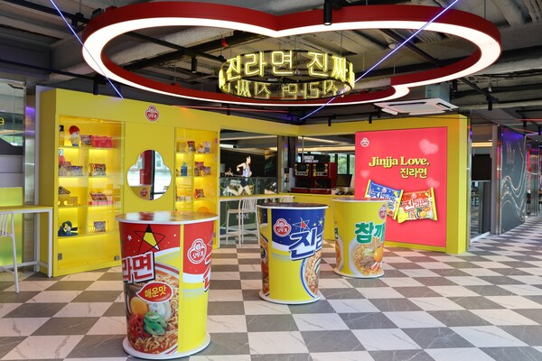 오뚜기는 한강버스 선착장에 '해피냠냠 라면가게'를 운영한다. 사진=오뚜기