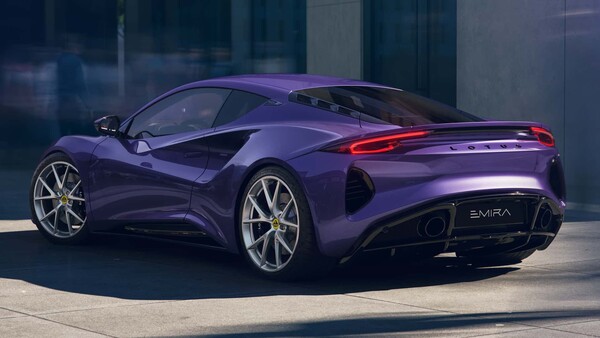 2026년형 로터스 에미라 V6 SE에 적용된 퍼플 헤이즈 메탈릭(Purple Haze Metallic) 컬러. 사진=로터스
