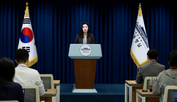 9일 용산 대통령실 브리핑룸에서 브링핑 중인 강유정 대변인. 사진=뉴시스