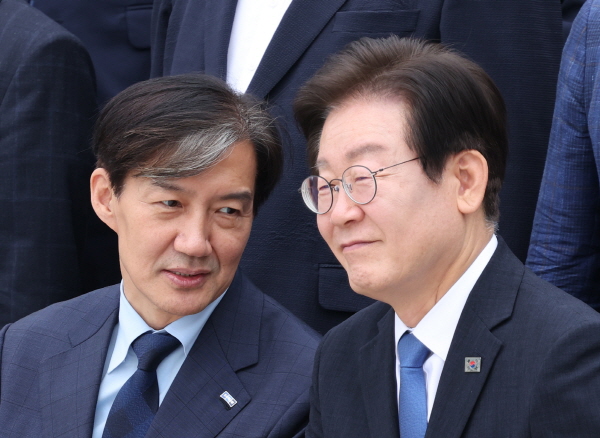   조국 전 조국혁신당 대표와 이재명 대통령(오른쪽). 사진=뉴시스 