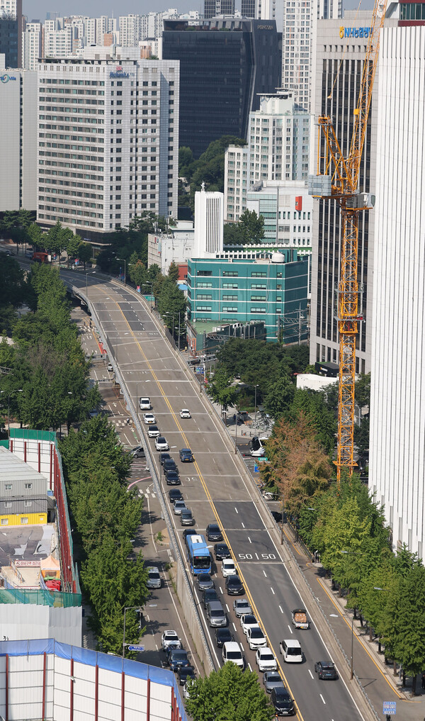 1966년 지어진 서소문고가차도. 오는 17일부터 철거 공사가 시작되며, 이에 따라 해당 지역 차선이 조정된다. 자연스럽게 이곳을 지나는 버스 등도 우회하게 된다. 사진=-뉴시스