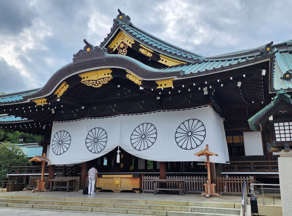 태평양전쟁의 A급 전범 14명을 포함해 일본의 각종 내전과 일제가 벌인 전쟁에서 사망한 246만6000여 명의 영령을 합사한 야스쿠니 신사. 사진=서경덕 교수