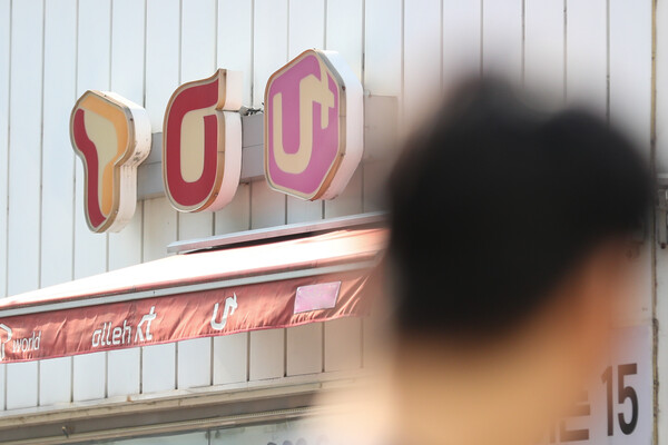 서울 강남의 한 휴대폰 판매점의 이통3사 로고의 모습. 사진=뉴시스