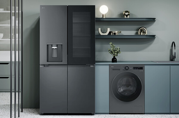 LG전자가 내달 5일 獨 베를린에서 개막하는 IFA 2025에서 유럽 최고 수준의 에너지 효율과 유럽 고객 맞춤 편의성을 갖춘 가전 신제품을 선보인다. 사진은 LG전자 프렌치도어 냉장고와 일체형 세탁건조기 '히트펌프 워시콤보' 신제품. 사진=LG전자