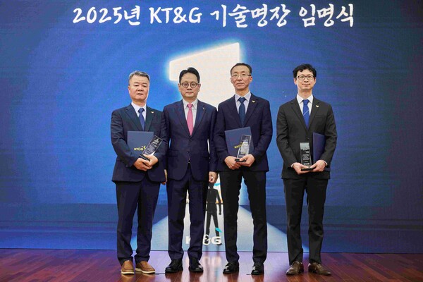 KT&G는 '2025년 제조 설비 부문 명장 임명식'에서 3명의 명장을 임명했다. 사진=KT&G