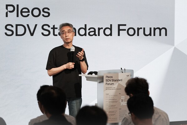 Pleos SDV 스탠다드 포럼에서 현대차·기아 AVP본부장 송창현 사장이 발표하고 있다. 사진=현대자동차