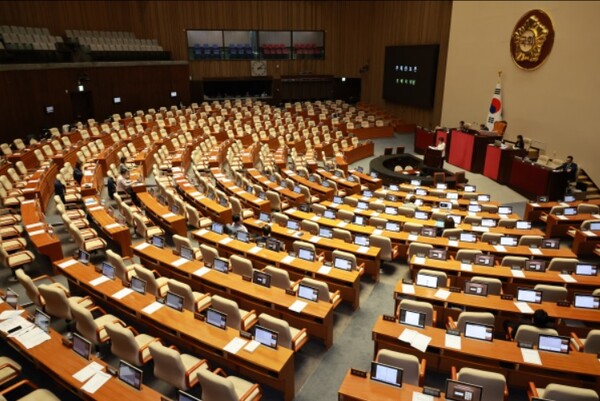 조배숙 국민의힘 의원이 지난 24일 열린 제428회 국회(임시회) 제2차 본회의에서 상법 일부개정법률안 반대 무제한토론을 하고 있다. 사진=뉴시스