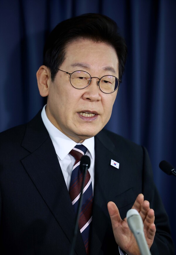 공군1호기에서 기자간담회 중인 이재명 대통령. 사진=뉴시스