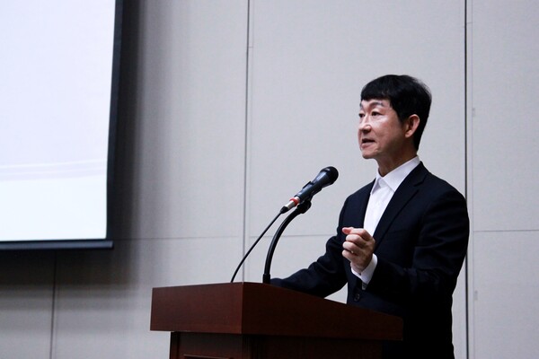 김희석 한국경찰과학전략센터 원장이 발언하고 있는 모습. 사진=엔씨소프트