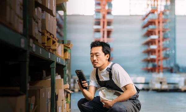 퀄컴 드래곤윙 Q-6690은 내장형 5G, 와이파이 7, 블루투스 6.0, 초광대역(UWB)을 탑재해 근접 인식 기반 경험과 우수한 글로벌 연결성을 제공해 모바일 RAIN RFID 리더기 도입을 가속화시킬 것으로 기대된다. 사진=퀄컴