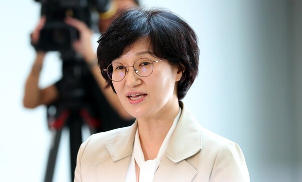 원민경 여성가족부 장관 후보자. 사진은 지난 8월 18일 서울 서대문구 한국청소년활동진흥원에 마련된 인사청문회 준비 사무실로 출근하는 원 후보자의 모습이다. 사진=뉴시스