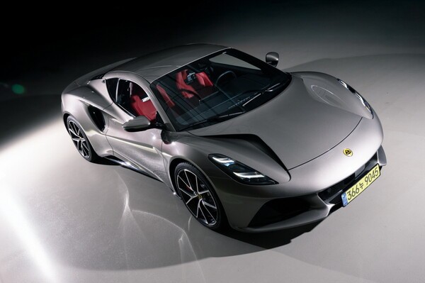 로터스자동차코리아는 에미라(Emira) 고객 인도 1주년을 맞아 특별 프로모션을 진행한다. 사진=로터스자동차코리아