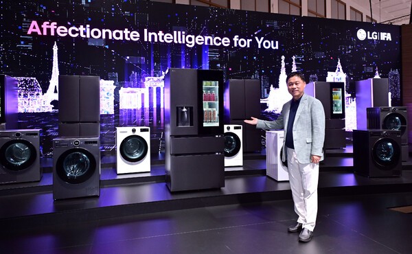 류재철 LG전자 HS사업본부장이 LG전자의 가전을 소개하고 있다. 사진=LG전자