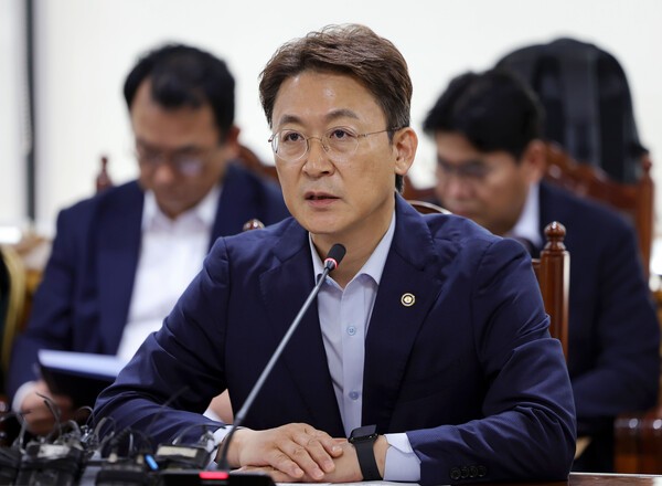 권대영 금융위원회 부위원장이 서울 중구 은행연합회에서 열린 석유화학 경쟁력 제고를 위한 금융권 간담회에서 발언하고 있다. 사진=뉴시스