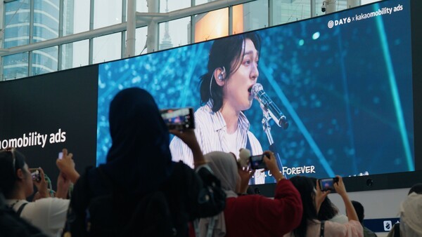 카카오모빌리티가 'DAY6'의 데뷔 10주년 전국 단위 광고 캠페인을 선보였다. 사진=카카오모빌리티