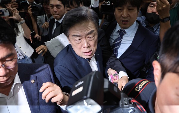 더불어민주당 "<b>김형석</b>, 국회 난동 사태 책임…즉각 사퇴하라"