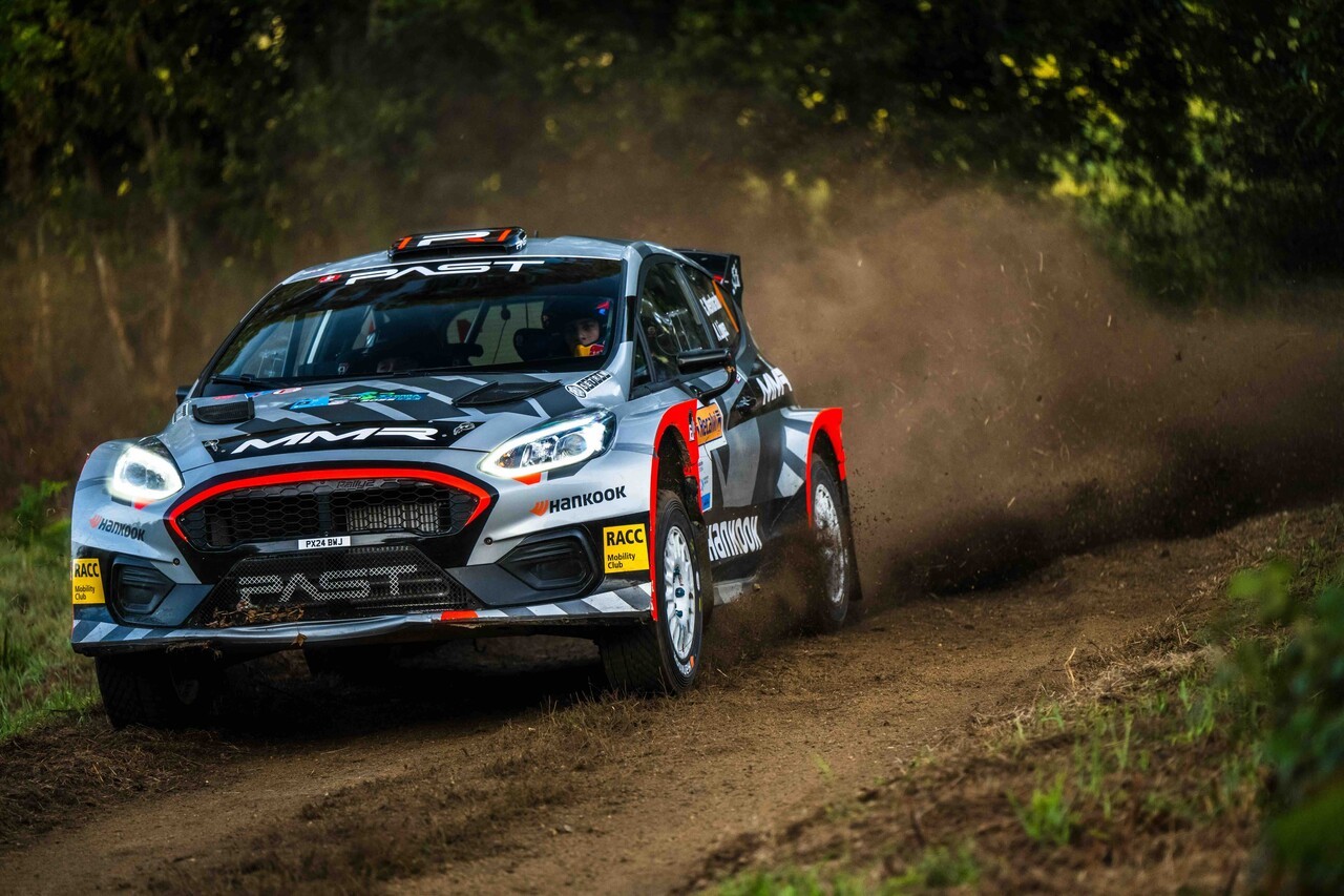 '스페인 그래블 랠리 챔피언십(CERT 2025)' 5라운드 '랠리 테라 데 갈리시아'에서 한국타이어가 후원하는 PAST 레이싱팀 소속 힐 멤브라도 선수가 종합 챔피언에 올랐다. 사진=한국타이어