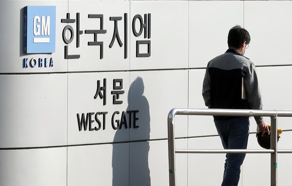 한국GM 노사 간 임금 및 단체협약 교섭이 접점을 찾지 못하는 가운데 사측이 기본급 인상을 높인 새 제시안을 발표했다. 사진=뉴시스