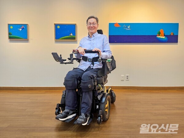소월아트홀 소월 전시실에서 만난 탁용준 화가는 "난요, 막 하늘을 날고 싶어" 라고 말했다. 사진=월요신문 