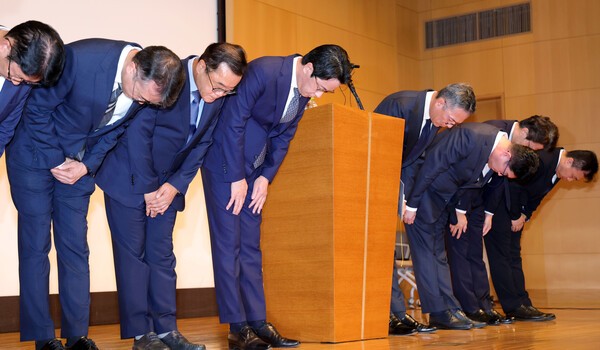 조좌진 롯데카드 대표이사 사장 등이 서울 중구 부영태평빌딩에서 사이버 침해 사고에 대한 대고객 사과를 하고 있다. 사진=뉴시스