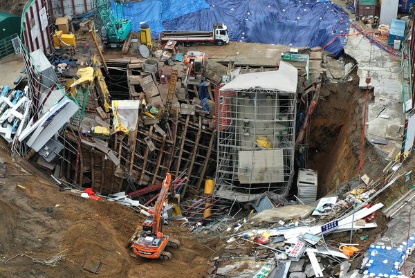 지난 4월 14일 붕괴된 경기도 광명시 신안산선 복선전철 공사현장. 사진=뉴시스