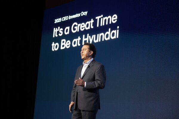 호세 무뇨스 현대자동차 대표이사(CEO) 사장이 '2025 현대차 CEO 인베스터 데이'에서 발표하고 있다. 사진=현대자동차