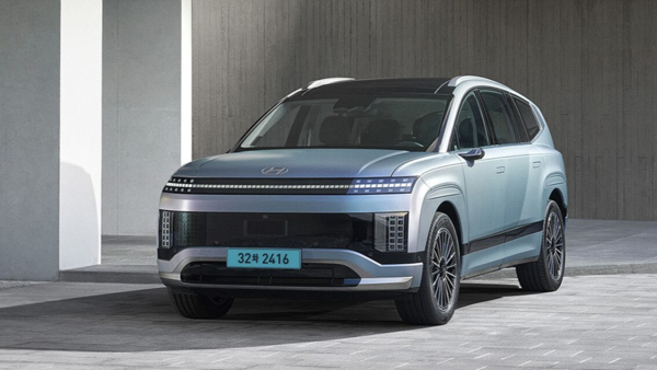 현대자동차는 지난 18일 뉴욕에서 열린 '2025 CEO 인베스터 데이'를 통해 전기차 캐즘과 미국 관세 인상 등 복합위기 돌파를 위한 하이브리드 확대와 생산기지 다변화 전략을 발표했다. 사진=현대자동차