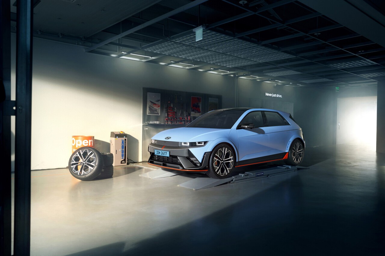 주요 사양을 최적화해 기존 모델 대비 가격 부담을 낮춘 '아이오닉 5 N 에센셜'을 출시했다. 사진=현대자동차