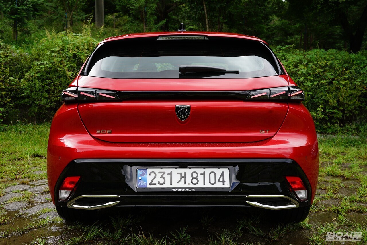 작은 차체에 대비해서 차량이 훨씬 넓어보이는 디자인을 갖췄다. 사진=김윤겸 기자