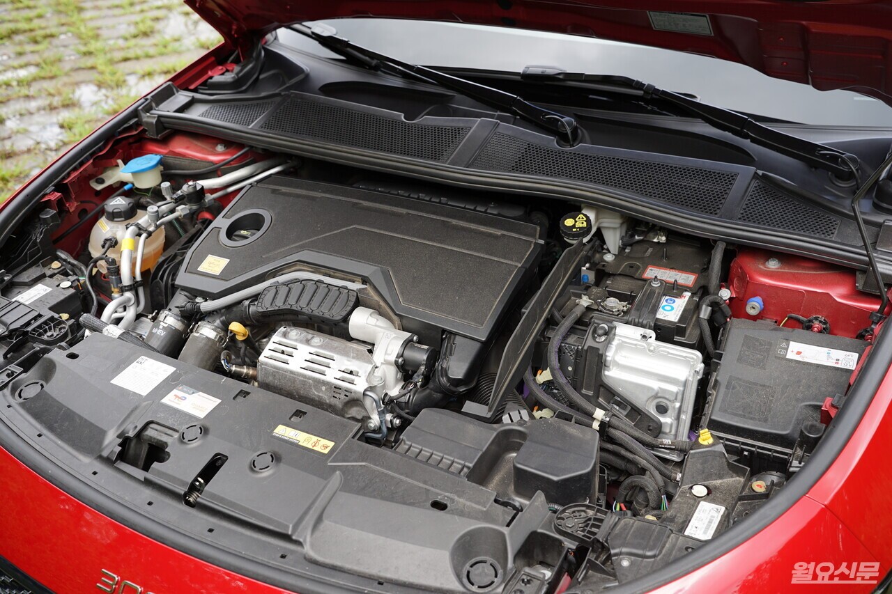 푸조 308은 최고 출력 136마력, 최대 토크 23.5kg·m를 발휘한다. 사진=김윤겸 기자