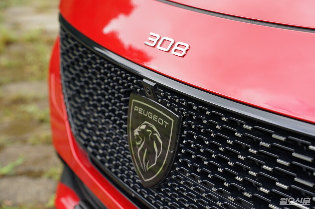 전면 카메라가 탑재돼 주차 환경에서 한층 높은 편의성을 제공한다. 사진=김윤겸 기자