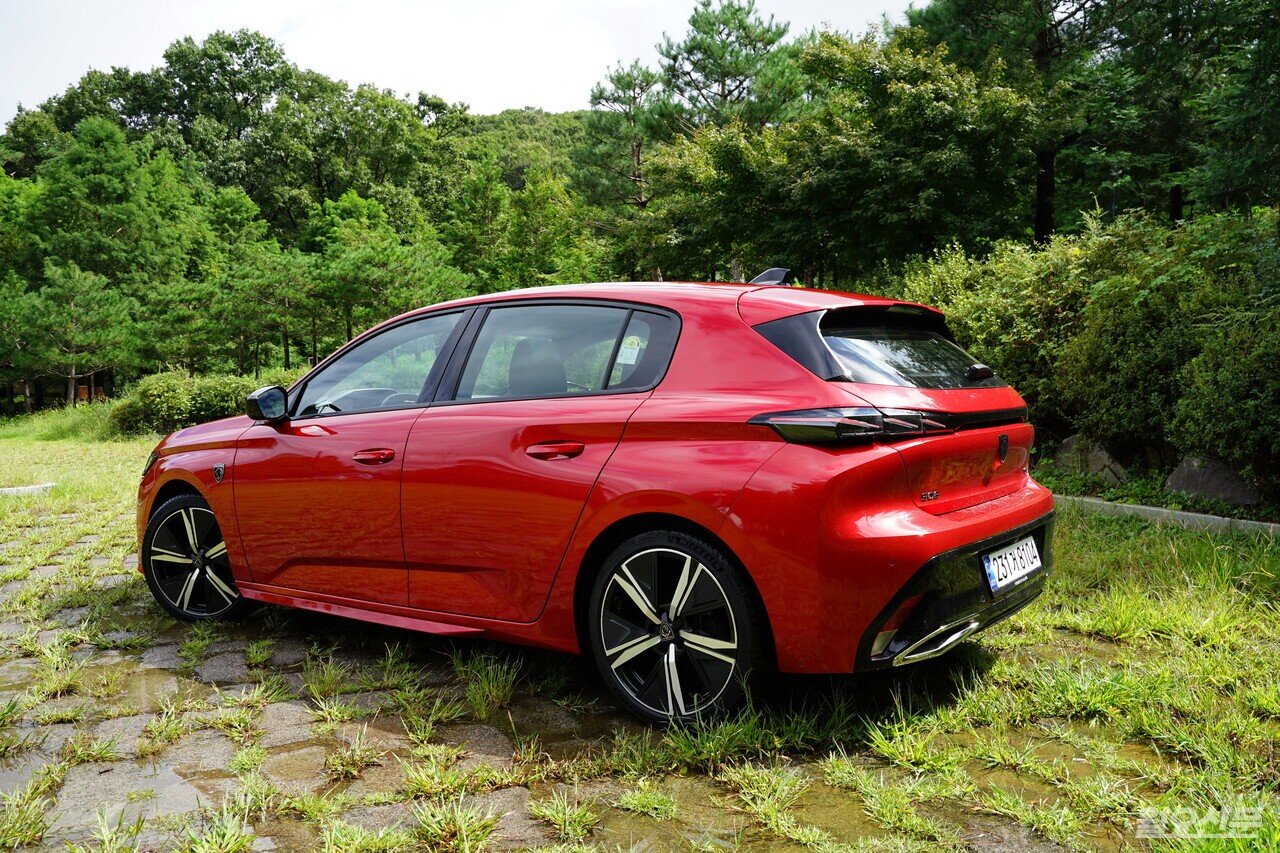 평범함을 거부하고 개성을 중시하는 운전자라면 한 번쯤 고려해볼 만하다. 사진=김윤겸 기자