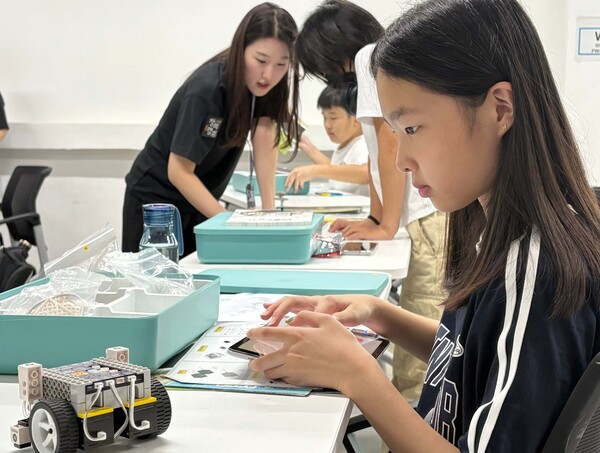 CJ올리브네트웍스가 경기공유학교와 함께 ‘찾아가는 AI∙SW 창의캠프’를 개최했다. 사진=CJ올리브네트웍스