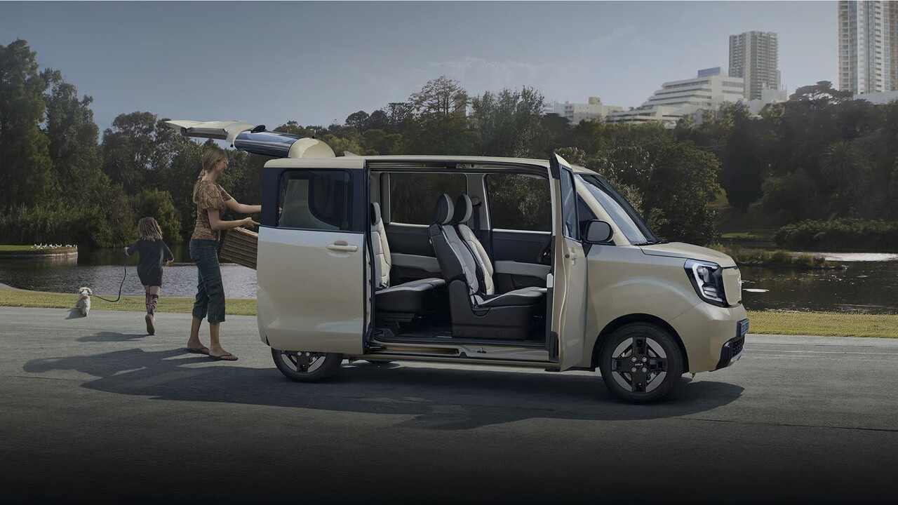 기아 레이 EV는 전 좌석을 폴딩해 완전 평탄화활 수 있다. 이를 통해 자전거·여행용 캐리어 등 대형 짐을 싣기에도 충분한 적재 공간을 확보했다. 사진=기아