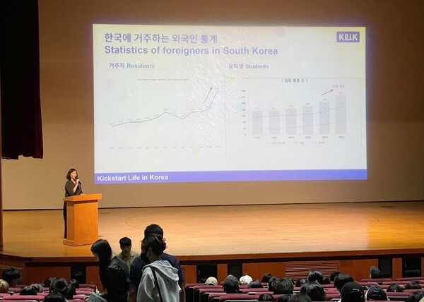 잡코리아가 서경대학교에서 열린 외국인 유학생 취업설명회를 성공적으로 마쳤다. 사잔=잡코리아