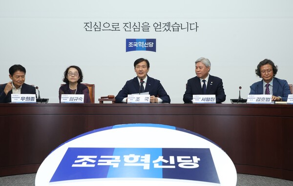 조국 조국혁신당 비상대책위원장이 지난 15일 서울 여의도 국회에서 열린 비대위 회의에서 발언하고 있다. 사진=뉴시스