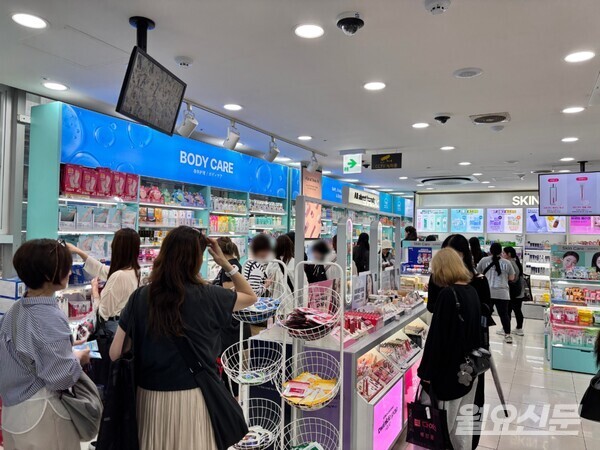 2층 뷰티 코너. 사진=김나연 기자