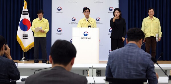 김민재 행정안전부 차관이 29일 정부세종청사에서 국가정보자원관리원 화재 관련 중대본 회의의 주요 내용을 브리핑 하고 있다. 사진=뉴시스