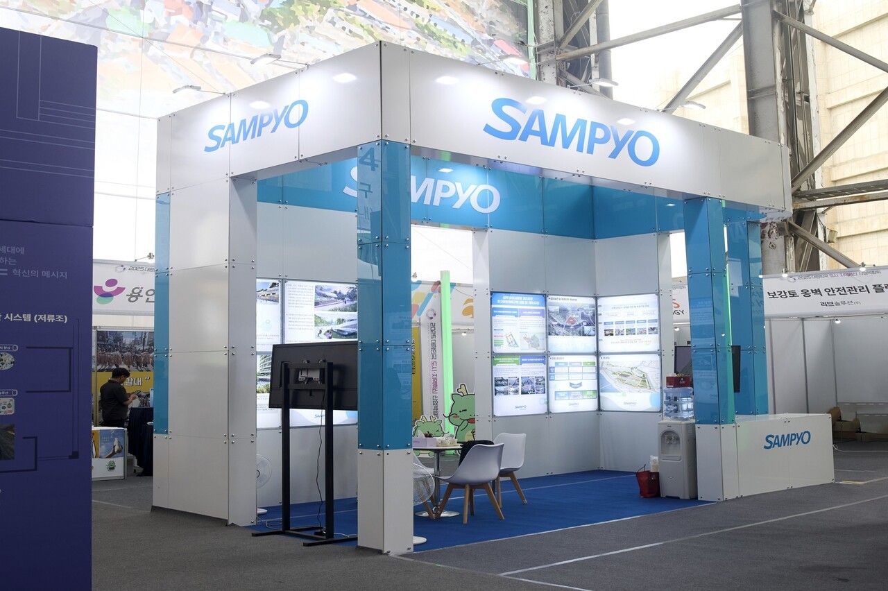 삼표그룹이 지난 24일부터 27일까지 강원도 삼척시 정라지구 도시재생 사업지 일원에서 열린 '2025 대한민국 도시·지역혁신 산업박람회'에서 홍보 부스 운영을 통해 성수·삼척 개발 프로젝트를 소개했다. 사진=삼표그룹