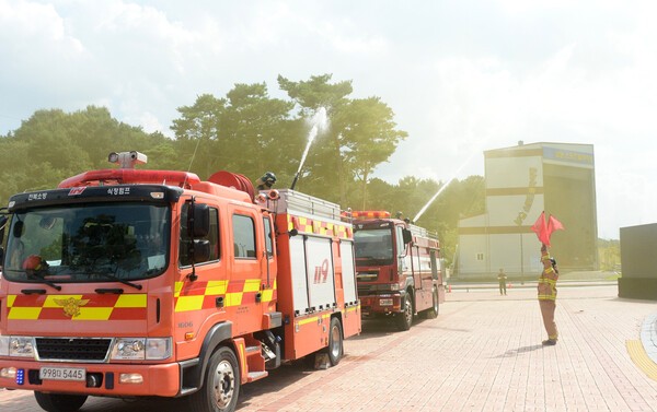 화재 진압 훈련에 나선 소방관들. 사진=뉴시스
