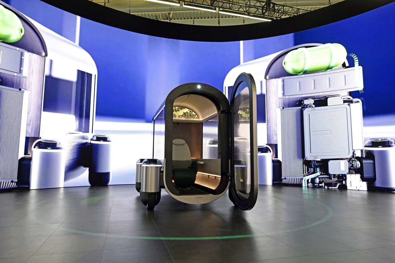 현대자동차가 선보인 퍼스널 모빌리티 로봇 콘셉트. 단지 내에서 자율주행으로 짐을 나르거나 이동을 돕는 등 거동이 불편한 입주민의 생활 편의를 높이는 역할을 맡는다. 사진=현대자동차