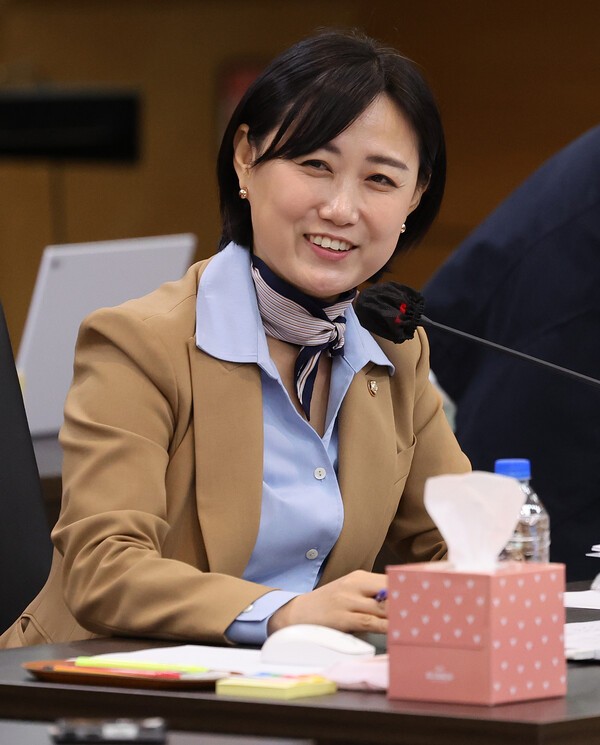 지난 22일 열린 교육위원회 2025년 국정감사 중 질의하는 백승아 의원. 사진=뉴시스